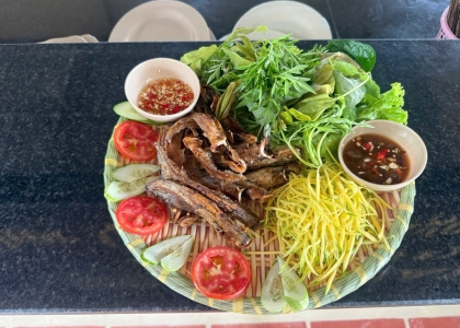 ca-tren-chien-mam-xoai-mon-ngon-dam-vi-mien-que-tai-ho-dau-tieng