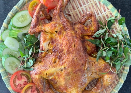 quan-an-ngon-gan-suoi-truc-co-tu-quan-huong-vi-que-giua-nui-rung-dau-tieng