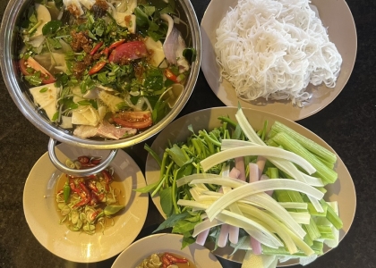 lau-ca-lang-dac-san-ho-dau-tieng-ngon-tru-danh-tai-co-tu-quan